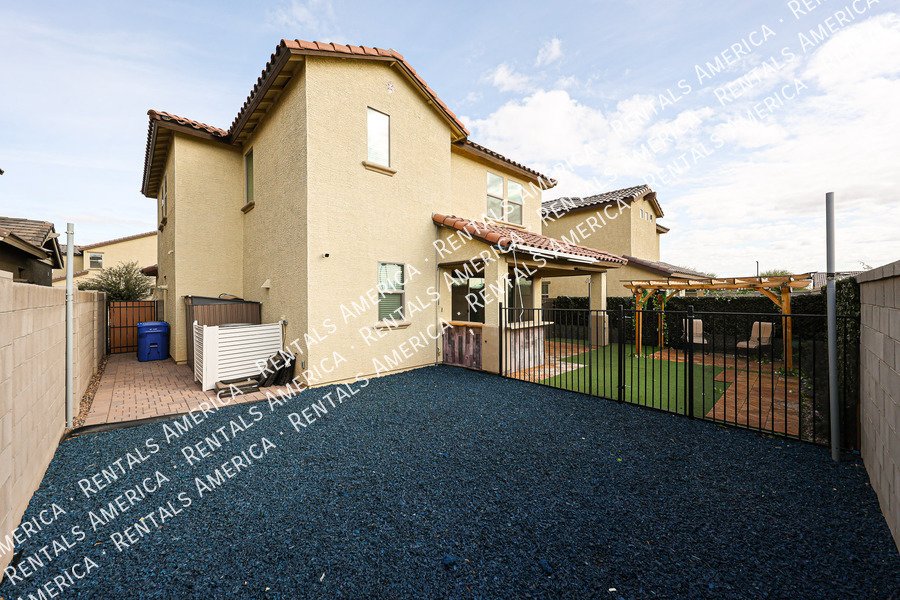 Available now! 3 bed 2.5 bath plus loft in Surprise! property image