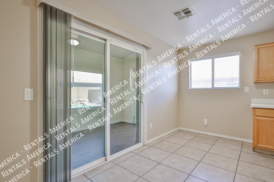 Move In Special! 4 Bed 3 Bath 2 Bonus Rooms Pool! property image