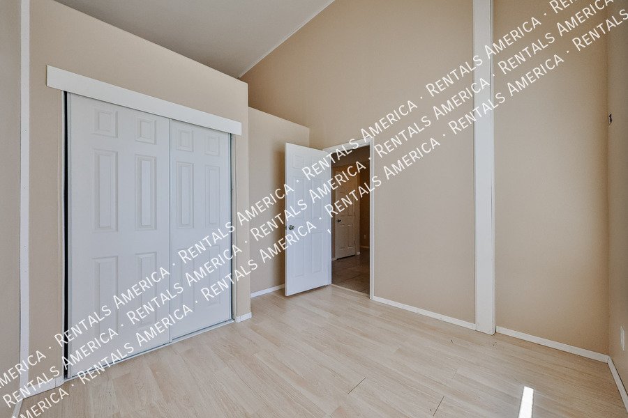 Move In Special! 4 Bed 3 Bath 2 Bonus Rooms Pool! property image