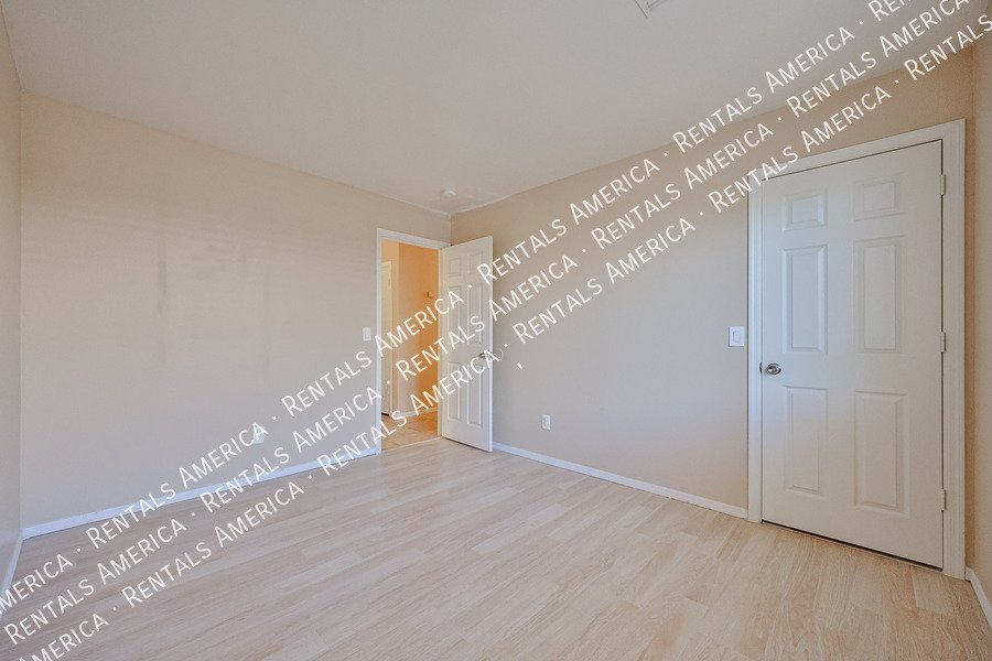 Move In Special! 4 Bed 3 Bath 2 Bonus Rooms Pool! property image