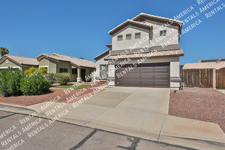 Move In Special! 4 Bed 3 Bath 2 Bonus Rooms Pool! property image