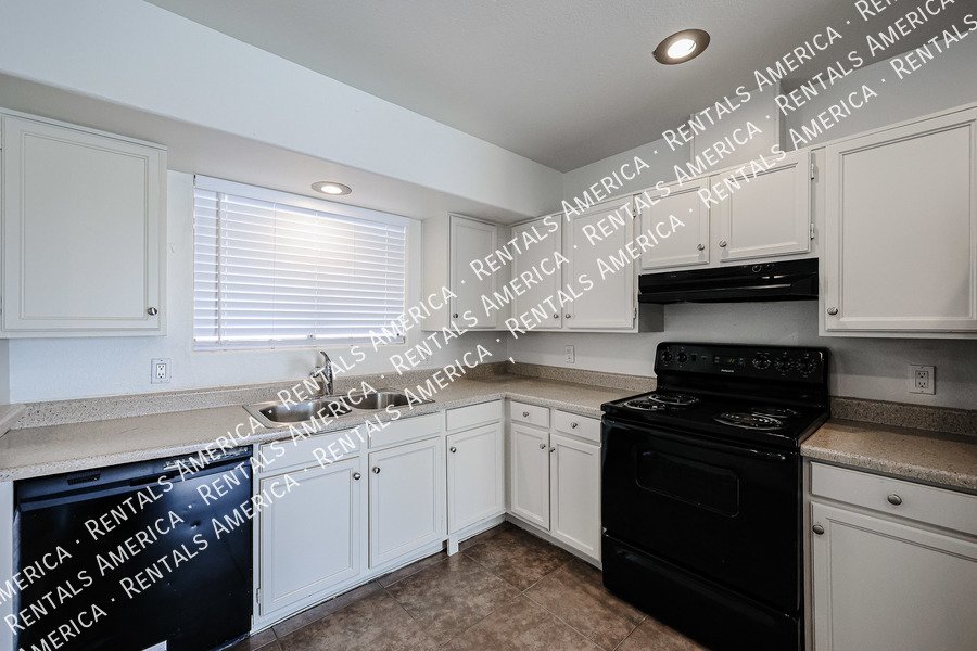 COMING SOON! Beautiful 4 bedroom home in Phoenix! property image