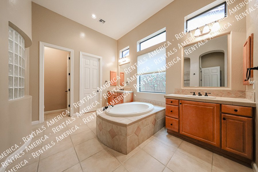 Beauty in Las Sendas!! 4bed 3bath with a POOL!! property image