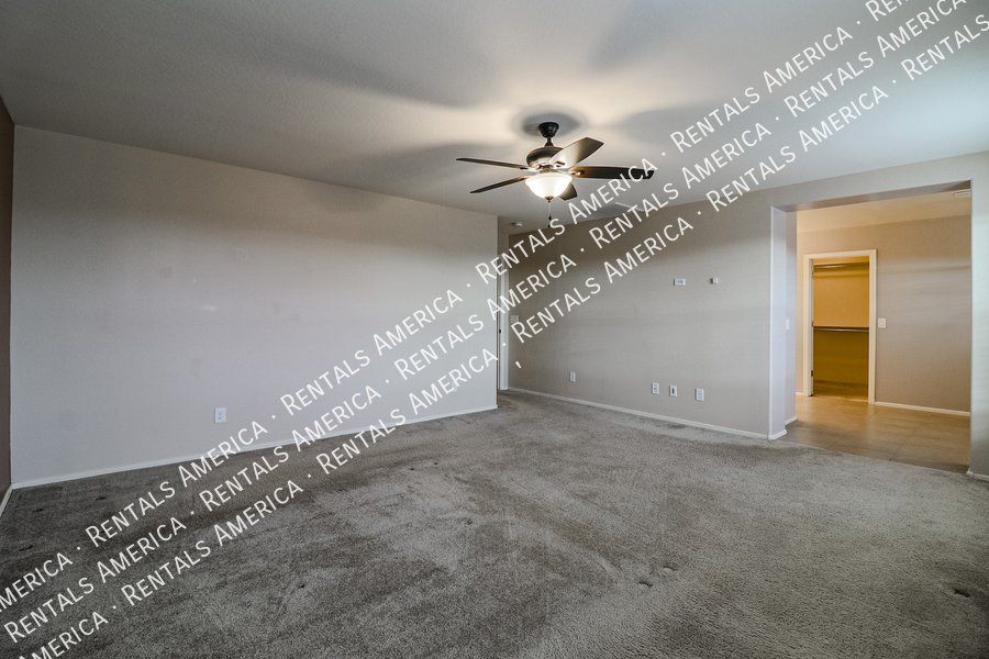 Move in Special! Beautiful Spacious 5BD House in Peoria! property image