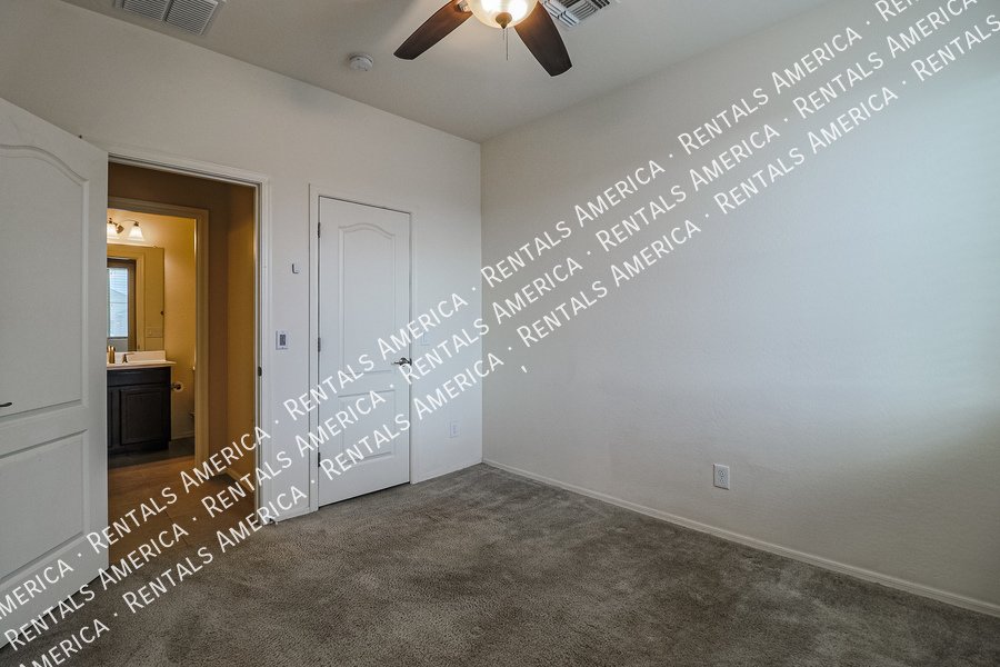 Move in Special! Beautiful Spacious 5BD House in Peoria! property image