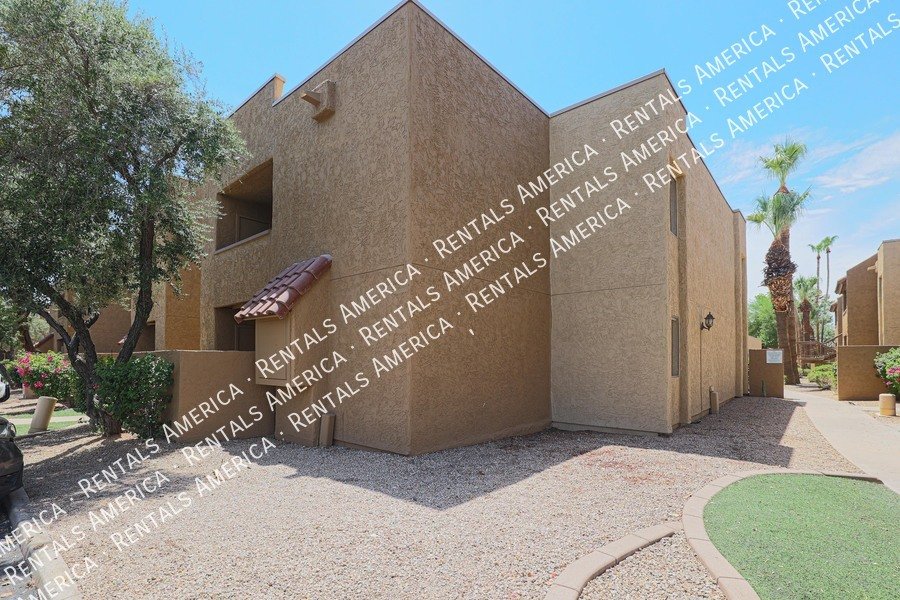 Location Location!! Scottsdale Condo! 1/2 Off 1st Month's Rent!! property image