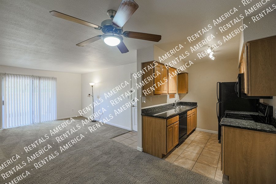 Location Location!! Scottsdale Condo! 1/2 Off 1st Month's Rent!! property image