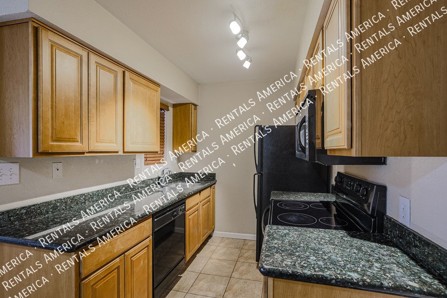 Location Location!! Scottsdale Condo! 1/2 Off 1st Month's Rent!! property image