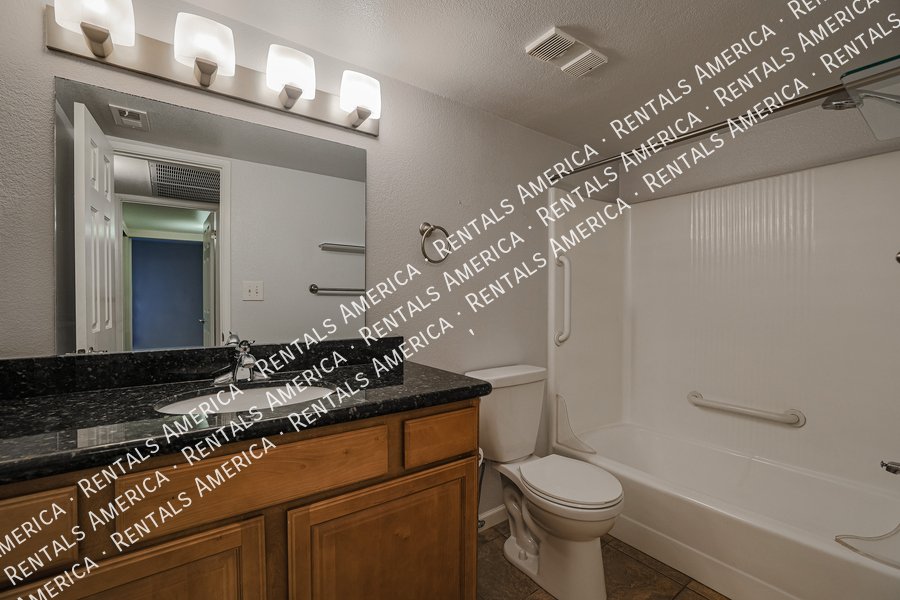 Location Location!! Scottsdale Condo! 1/2 Off 1st Month's Rent!! property image