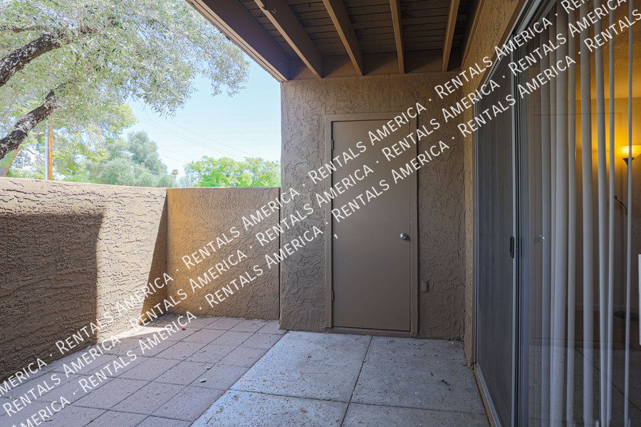 Location Location!! Scottsdale Condo! 1/2 Off 1st Month's Rent!! property image