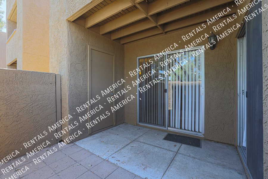Location Location!! Scottsdale Condo! 1/2 Off 1st Month's Rent!! property image