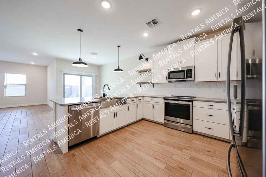 Available Now!  Great 4 bedroom single level home property image