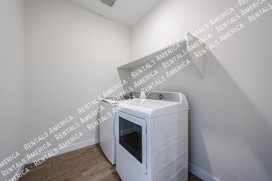 Available Now!  Great 4 bedroom single level home property image