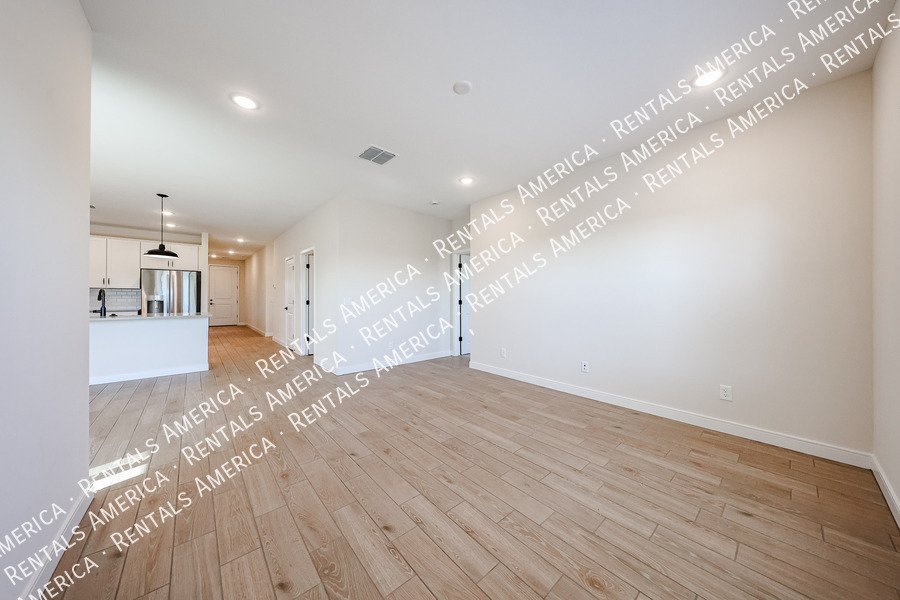 Available Now!  Great 4 bedroom single level home property image