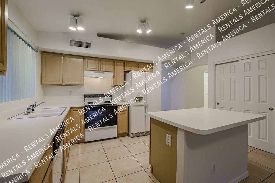 Great WATERFRONT home in perfect Mesa location! property image