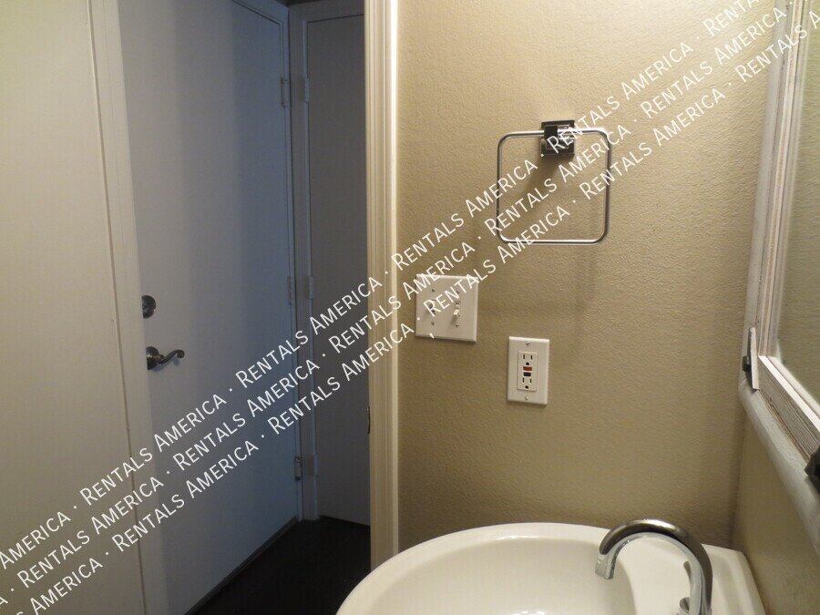 3 Bedroom, 3 Bath North Phoenix HOME! property image