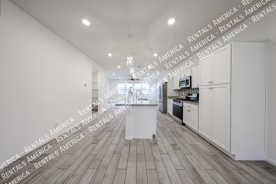 Beautiful 3 bed 2.5 bath Home-Gated Community!! property image