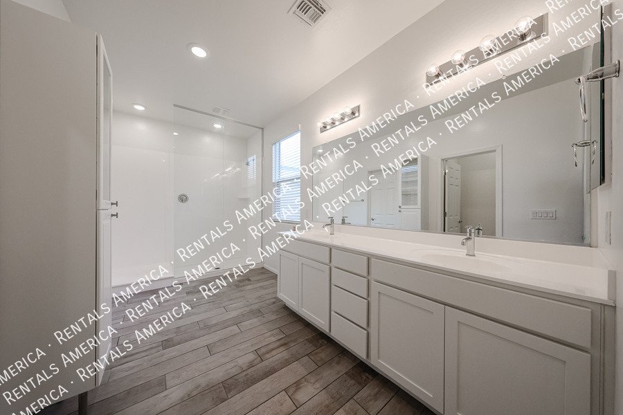 Beautiful 3 bed 2.5 bath Home-Gated Community!! property image