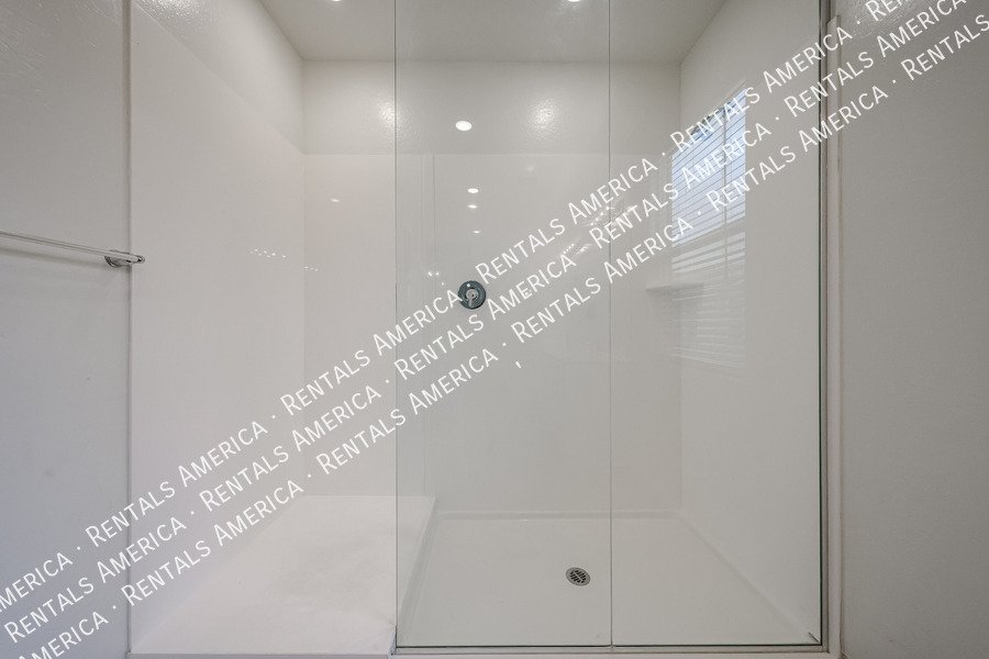 Beautiful 3 bed 2.5 bath Home-Gated Community!! property image