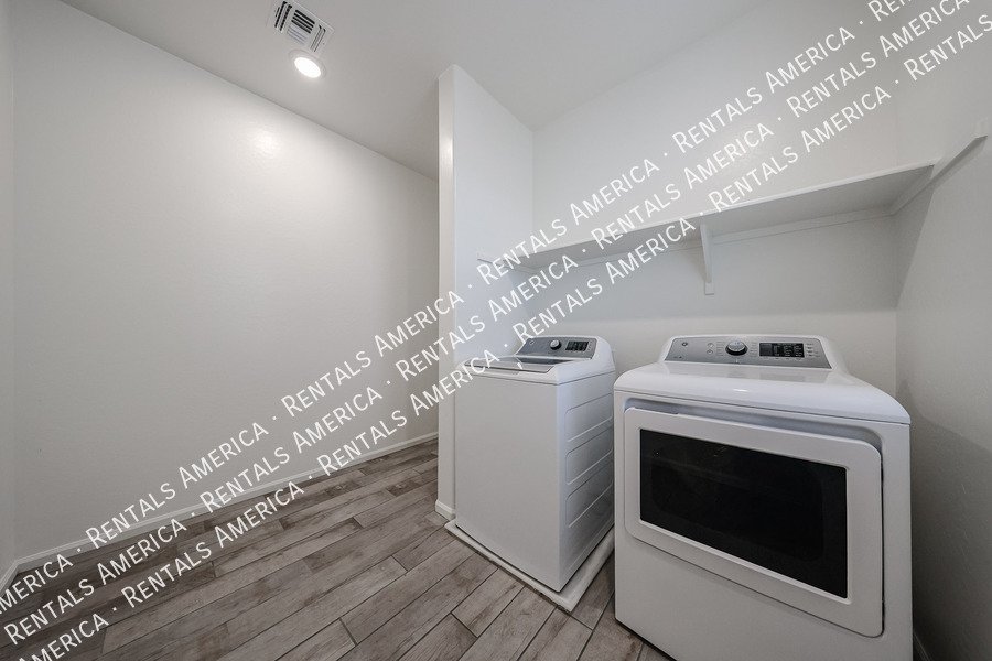 Beautiful 3 bed 2.5 bath Home-Gated Community!! property image