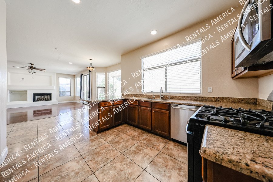 Scottsdale Horizon! 4 bed 3 bath home Private Pool! property image