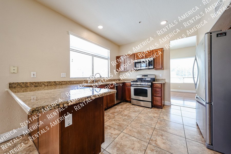 Scottsdale Horizon! 4 bed 3 bath home Private Pool! property image