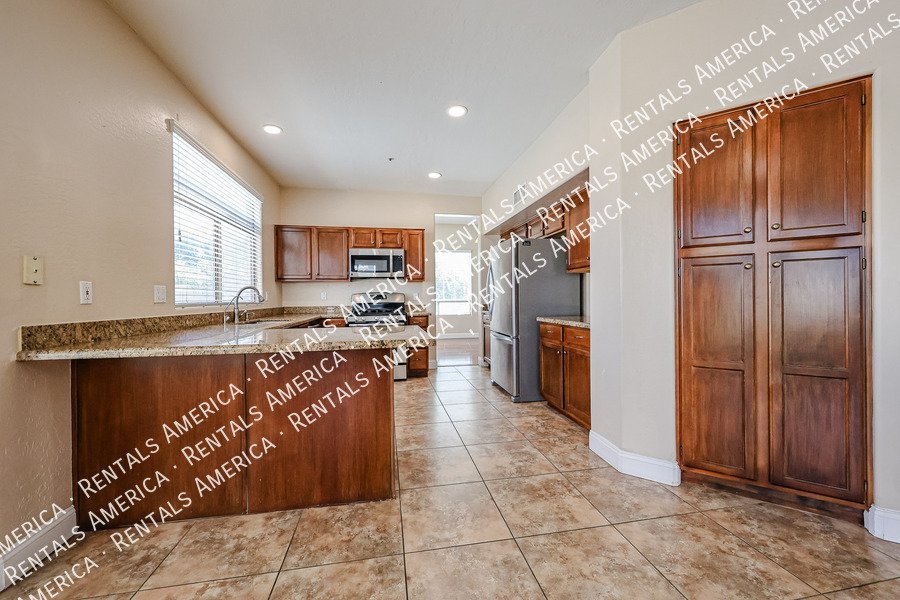 Scottsdale Horizon! 4 bed 3 bath home Private Pool! property image