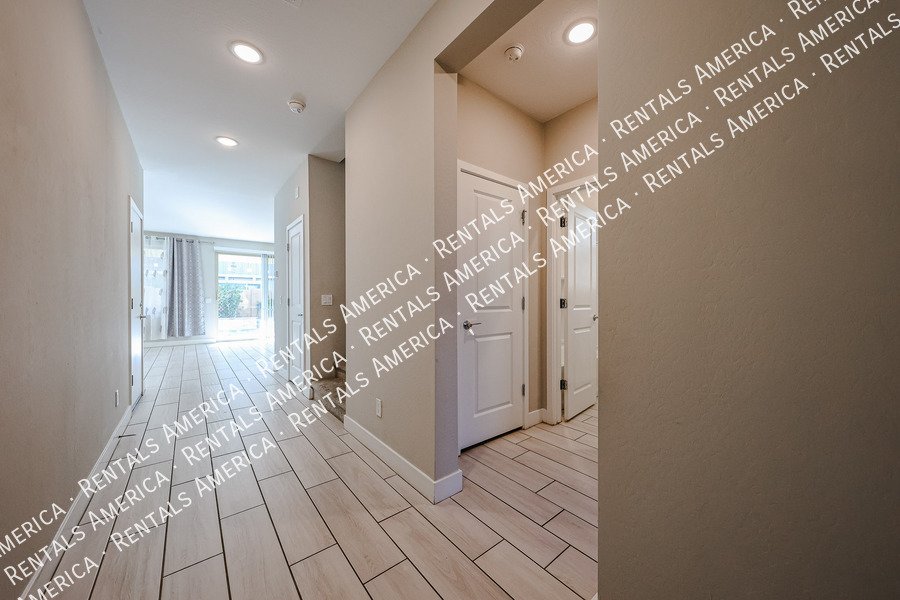 Exquisite 4BR/3BA + Loft Home in Mariposa Gated Community, Chandler property image