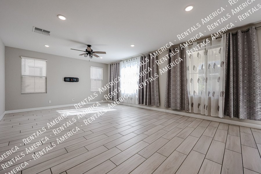 Exquisite 4BR/3BA + Loft Home in Mariposa Gated Community, Chandler property image