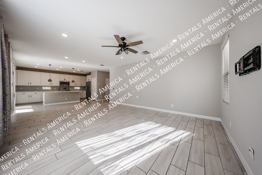 Exquisite 4BR/3BA + Loft Home in Mariposa Gated Community, Chandler property image