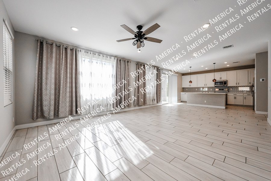 Exquisite 4BR/3BA + Loft Home in Mariposa Gated Community, Chandler property image