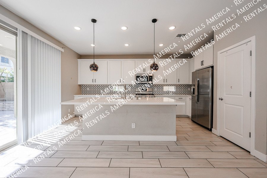 Exquisite 4BR/3BA + Loft Home in Mariposa Gated Community, Chandler property image