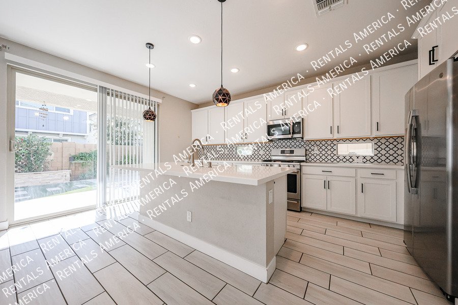 Exquisite 4BR/3BA + Loft Home in Mariposa Gated Community, Chandler property image