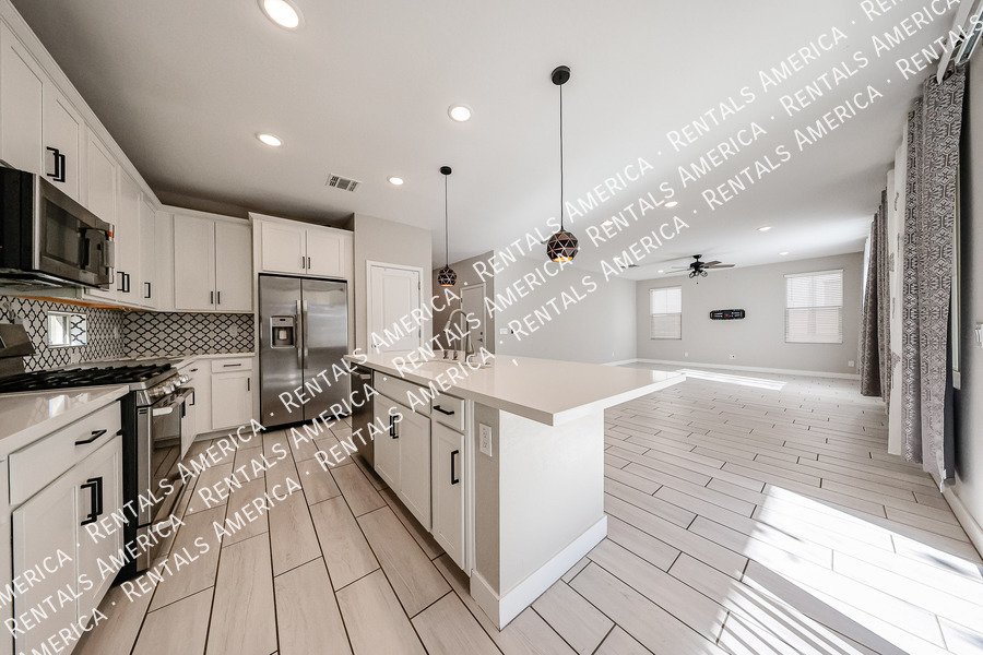 Exquisite 4BR/3BA + Loft Home in Mariposa Gated Community, Chandler property image