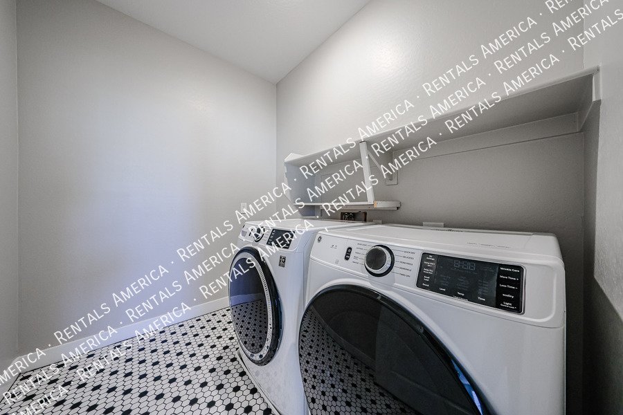 Exquisite 4BR/3BA + Loft Home in Mariposa Gated Community, Chandler property image