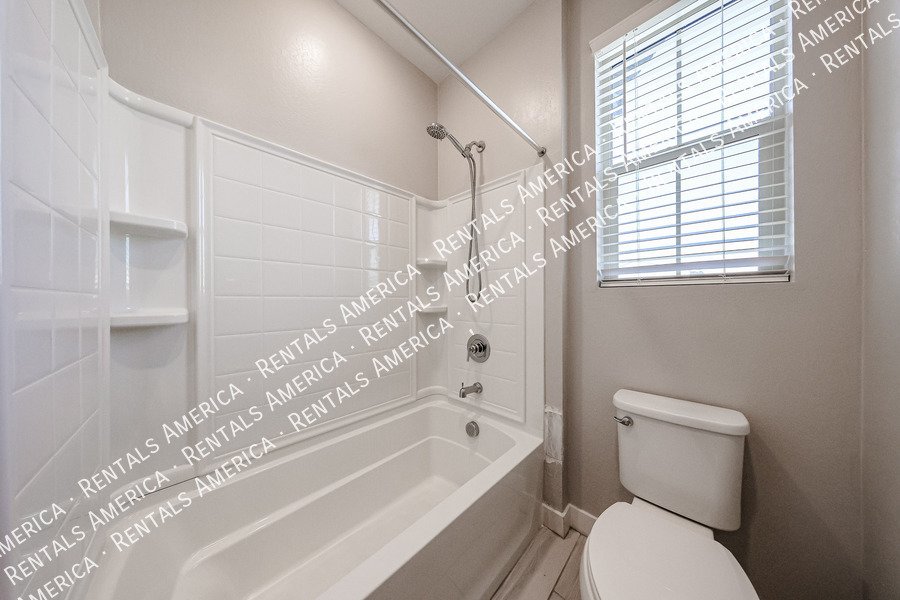 Exquisite 4BR/3BA + Loft Home in Mariposa Gated Community, Chandler property image