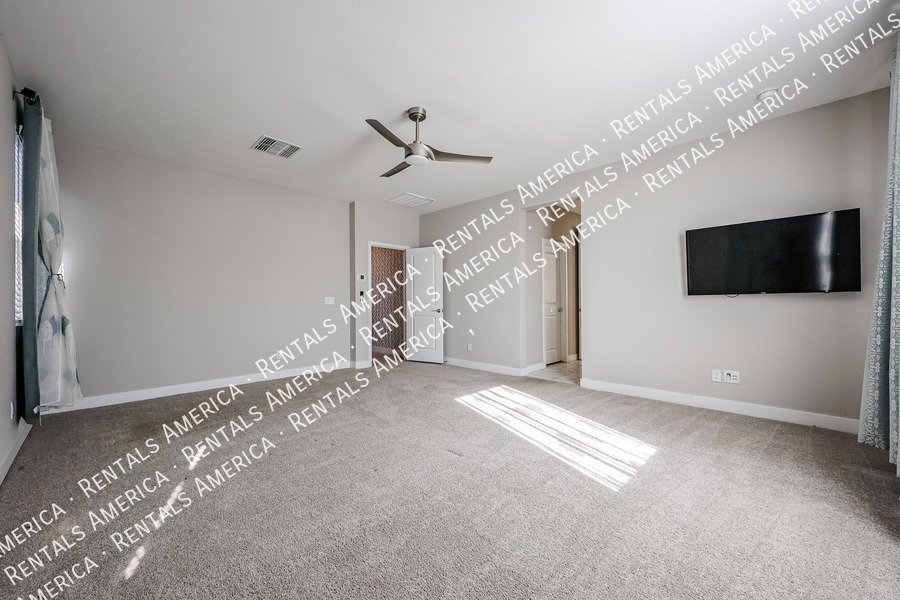 Exquisite 4BR/3BA + Loft Home in Mariposa Gated Community, Chandler property image