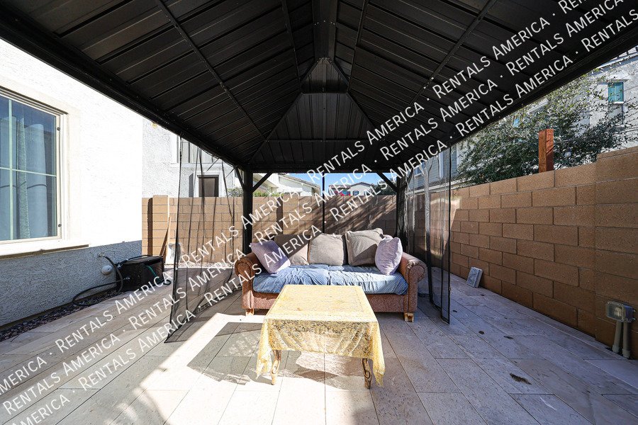 Exquisite 4BR/3BA + Loft Home in Mariposa Gated Community, Chandler property image