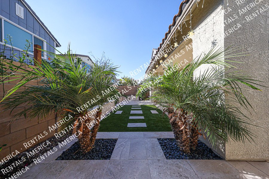 Exquisite 4BR/3BA + Loft Home in Mariposa Gated Community, Chandler property image