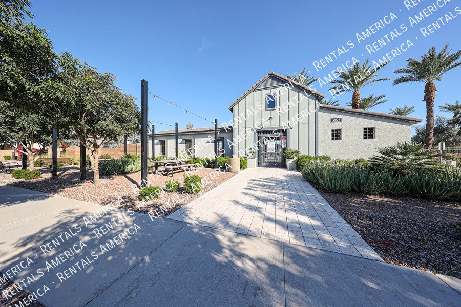 Exquisite 4BR/3BA + Loft Home in Mariposa Gated Community, Chandler property image