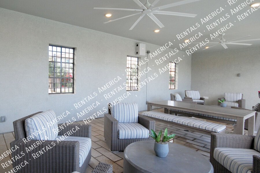 Exquisite 4BR/3BA + Loft Home in Mariposa Gated Community, Chandler property image