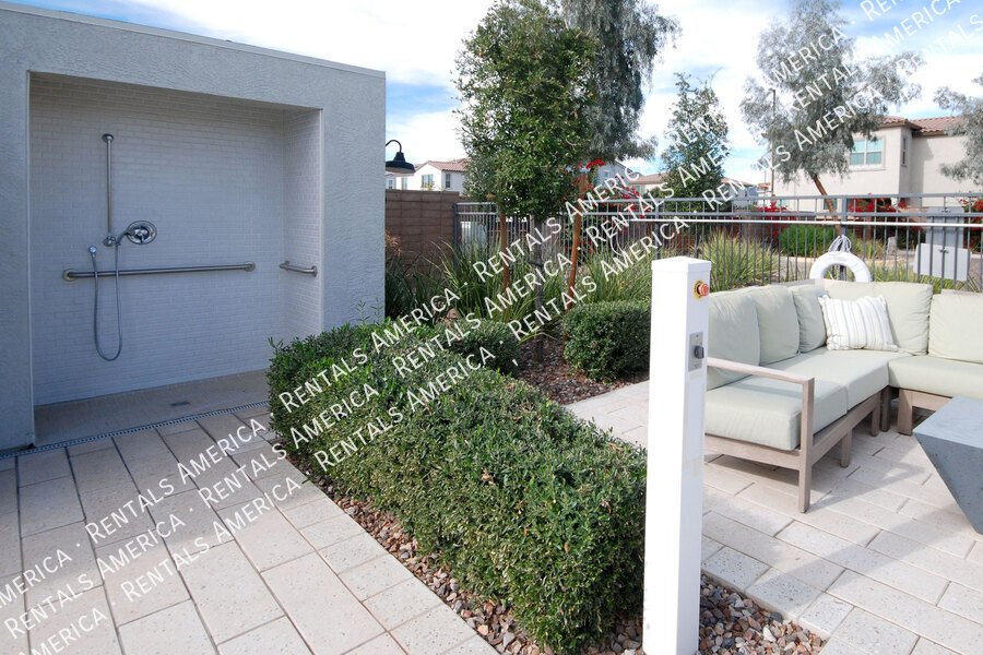 Exquisite 4BR/3BA + Loft Home in Mariposa Gated Community, Chandler property image