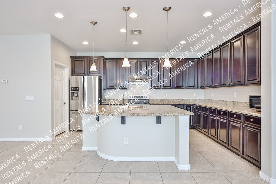 Availablel! 4 bed, 3 bath in Surprise! property image