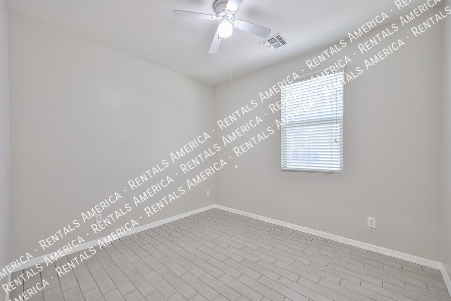 Availablel! 4 bed, 3 bath in Surprise! property image