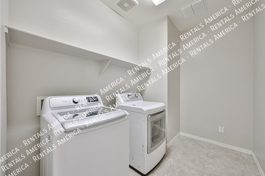 Availablel! 4 bed, 3 bath in Surprise! property image