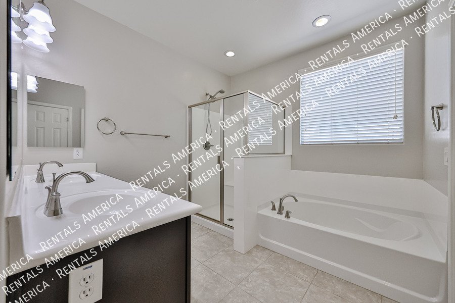 Availablel! 4 bed, 3 bath in Surprise! property image