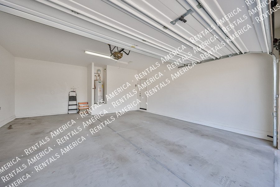 Availablel! 4 bed, 3 bath in Surprise! property image