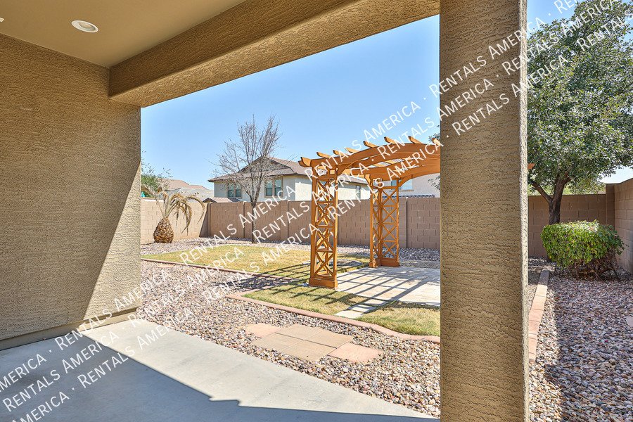 Availablel! 4 bed, 3 bath in Surprise! property image