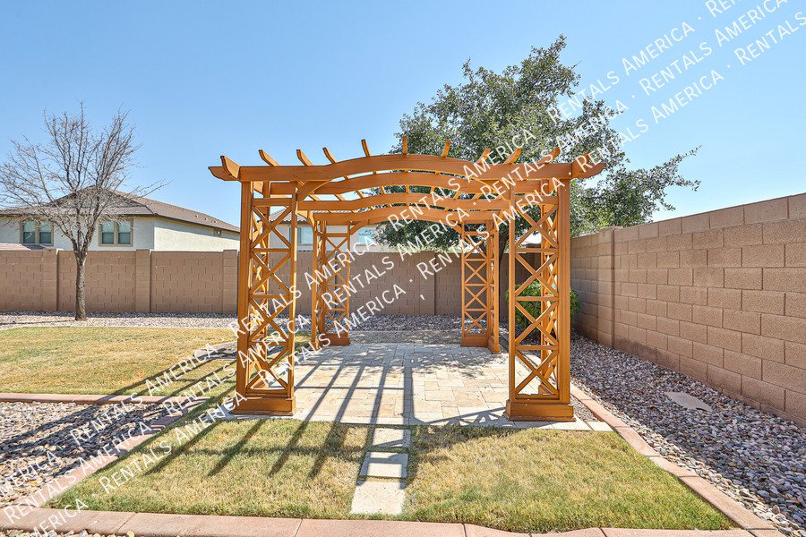 Availablel! 4 bed, 3 bath in Surprise! property image