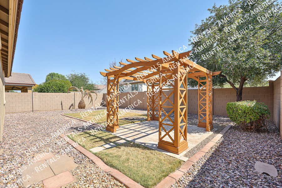 Availablel! 4 bed, 3 bath in Surprise! property image